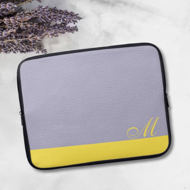Monograma Lavanda Elegante Amarillo Funda para Por (a lovely lavender and lemon laptop sleeve with space for your initial)