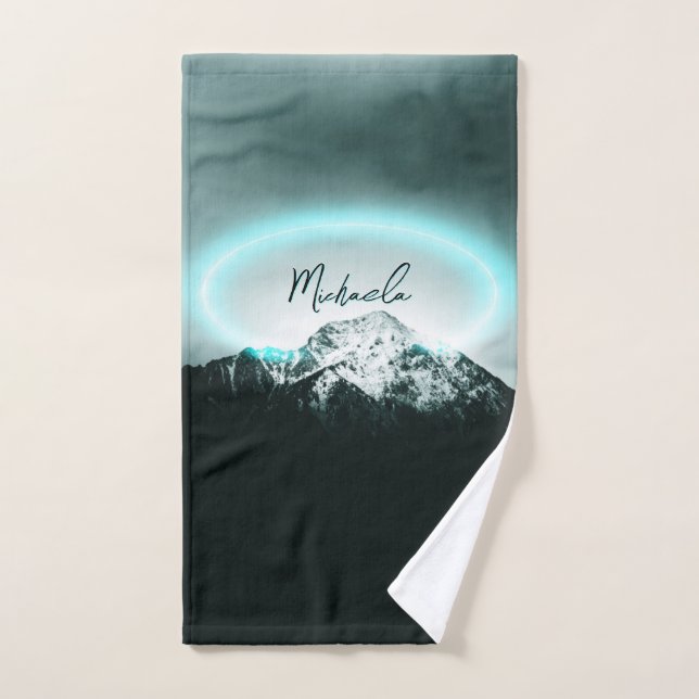 Monograma misterioso de neón azul de montaña nevad (Toalla de mano)