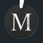 Monograma personalizado y ornamento de nombres<br><div class="desc">El Monograma y Diseño de Nombre Personalizados presenta un monograma y un nombre personalizados en el estilo clásico de tipo de letra serif. Ideal para bodas,  vacaciones,  reuniones familiares y para cualquier ocasión especial.</div>