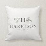 Monograma rústico almohada recién casada<br><div class="desc">Diseñada para coordinar con la colección de Monogramas Rústicos de Lea Delaveris Design, esta almohada presenta una inicial rodeada de ramas con un apellido y fecha establecida. La parte posterior cuenta con una manta coordinadora de una pasarela de color violeta, verde helecho y rojo de baya. Esta almohada, un regalo...</div>
