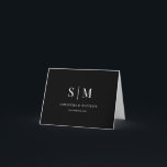 Monograma Simple Negro y Blanco Agradecimiento de<br><div class="desc">Di gracias con una elegancia atemporal utilizando esta tarjeta de agradecimiento de boda con monograma en blanco y negro. El diseño minimalista y la paleta de colores clásica crean un aspecto moderno y sofisticado,  perfecto para novias y novios que aman la papelería de boda simple y elegante.</div>