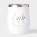 Monograma y nombre de la dama de honor personaliza<br><div class="desc">Añada un toque personal a su boda con el monograma y el regalo de nombre de la dama de honor. Este diseño presenta el nombre personalizado de la dama de honor con título y fecha boda en gris y monograma en gris claro como fondo, en estilo clásico de tipo de...</div>