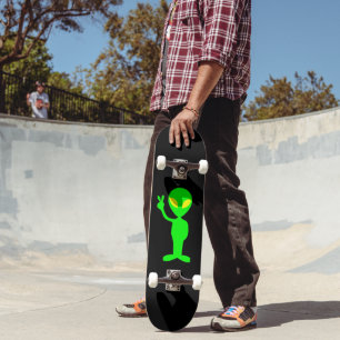 MONOPATÍN DE HOMBRE ALIEN VERDE PEQUEÑO