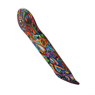 Monopatín del diseño de la pintada