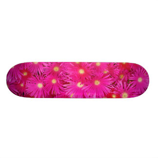 Monopatín rosado de las flores