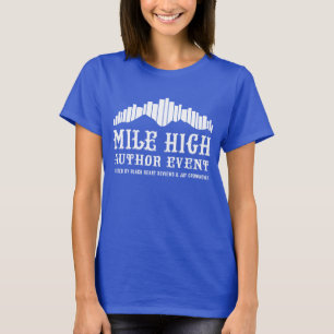 Montaña de libros - la camiseta de las mujeres de