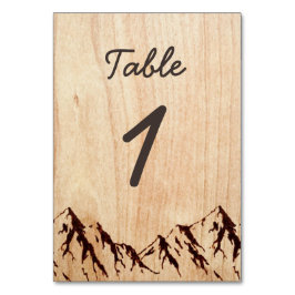 Montaña quemada en la tarjeta de número de mesa rú