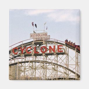 Montaña rusa del ciclón - Coney Island, imán de