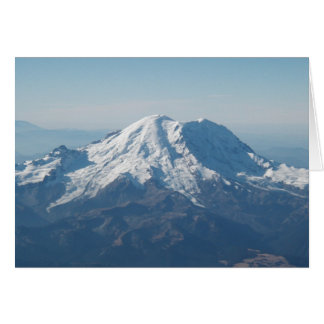 Monte Rainier con nieve desde el aire