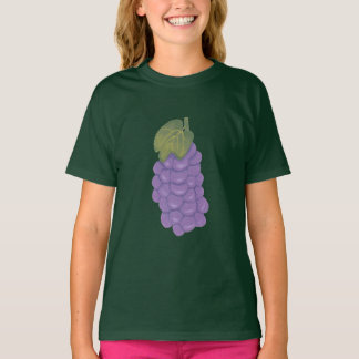 Montón de uvas moradas con camisetas de hojas verd