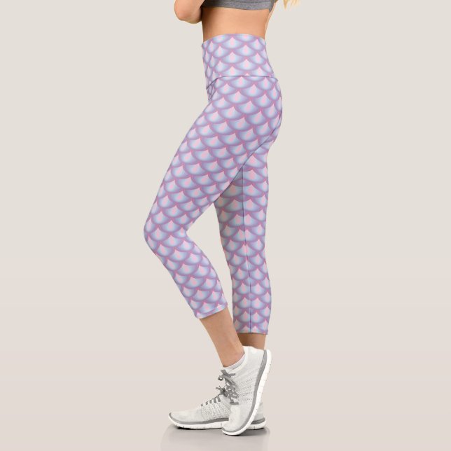 Moonstone Scales High Waisted Capri Leggings (Izquierda)
