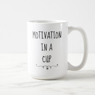 Motivación en una copa con tazón de café de corazó