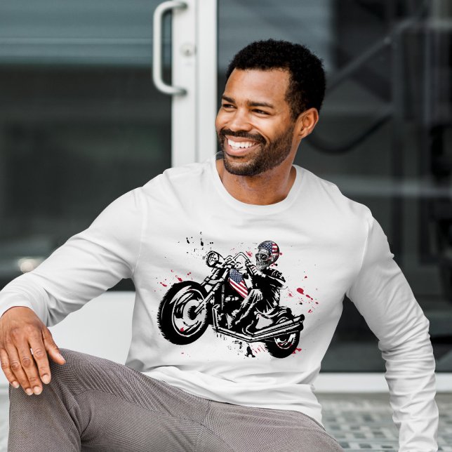 Motociclista con camiseta con casco de bandera est (Subido por el creador)