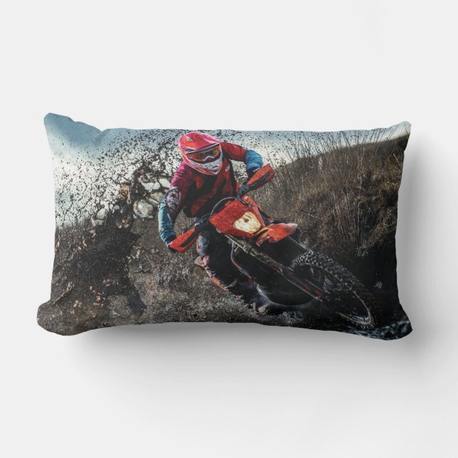Motociclista sucio tirando almohada (Anverso)