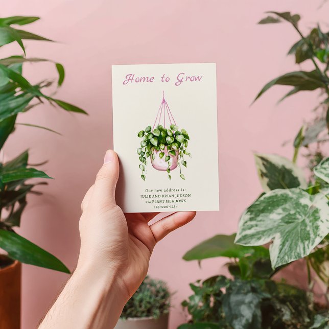 Mover a casa para cultivar nueva Invitación de dir (“Home to Grow” moving announcement card. Watercolor illustration of a pink hanging plant pot.)
