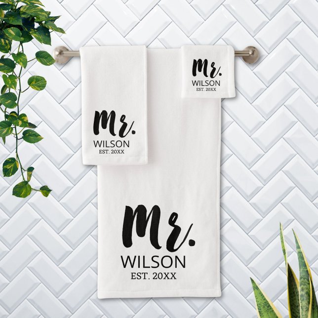 Mr Modern Brush Font Boda Aniversario Pareja (In situ Bathroom wall)