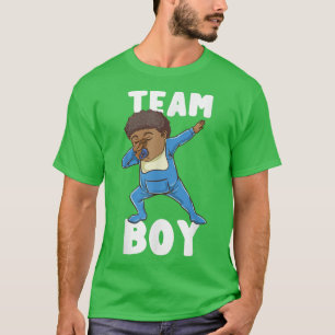 Muchacho abloqueador género revela camiseta del ch