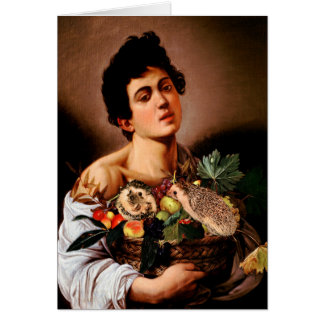Muchacho con una cesta de fruta y de algunos