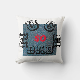 MUCHO PAPÁ -NEGRO-ROJO-AZUL- COJÍN DECORATIVO