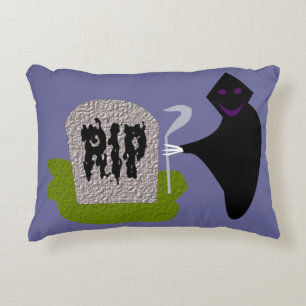 Muerte en la almohada de Halloween del cementerio
