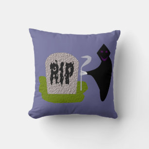 Muerte en la almohada de Halloween del cementerio
