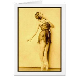 Muestre a chica el bailarín francés subido de to