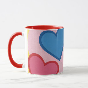 Mugs y tazas coloridas y estratificadas