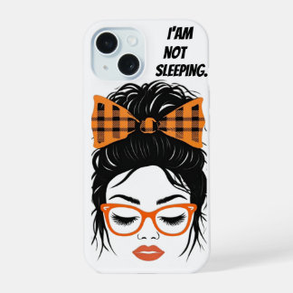 Mujer caprichosa con gafas de naranja