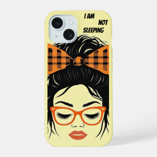 Mujer caprichosa con gafas de naranja