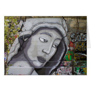 Mujer Con Capucha Gris
