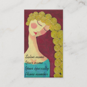 Mujer con las tarjetas de visita de oro del