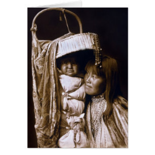 Mujer de Apache con su Papoose