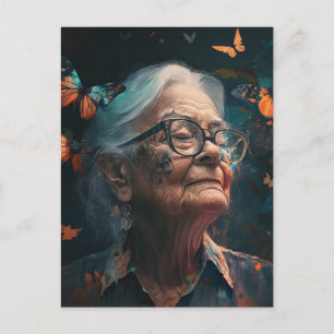 Mujer De Edad Avanzada Con Gafas Con Postales De M