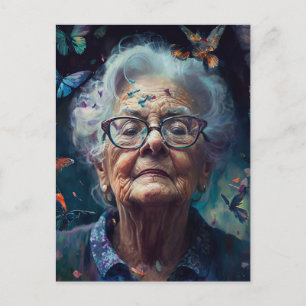 Mujer De Edad Con Postales De Mariposas