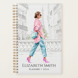 Mujer elegante de moda caminando planificador