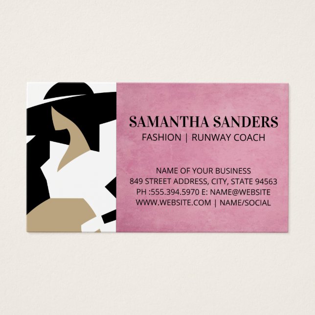 Mujer en posada de moda (Frente)