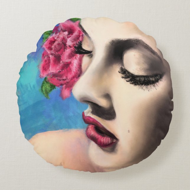 Mujer Hermosa con Almohada Redonda de Rosa (Anverso)