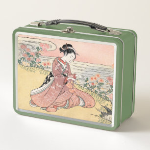Mujer japonesa recogiendo crisantemo