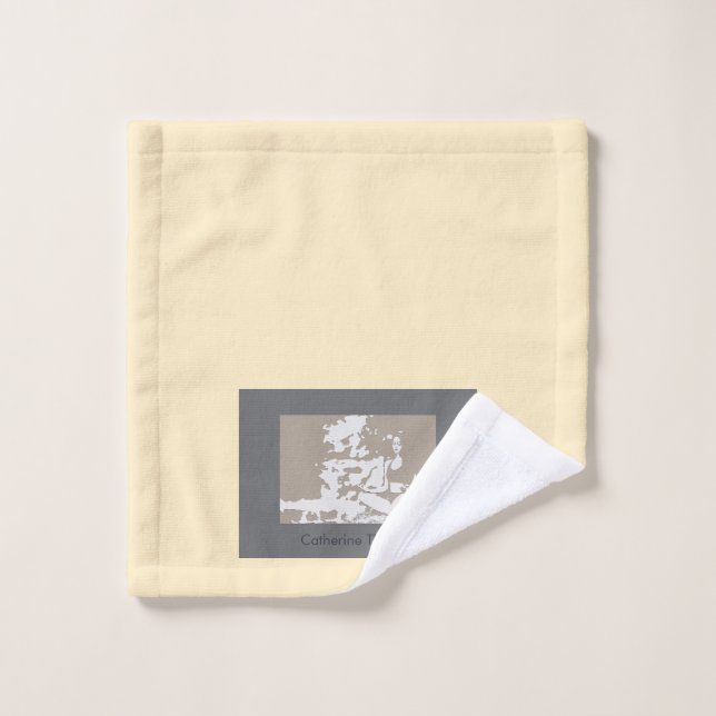 mujer joven en una pose de yoga (Toallita)