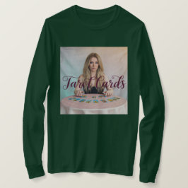 Mujer leyendo camiseta de tarjetas Tarot