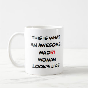 mujer maorí, taza de café impresionante