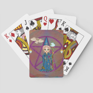 Mujer picante jugando cartas