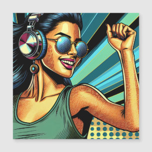 Mujer pop artística en baile de audífonos