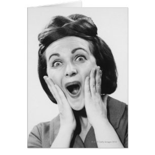 Mujer que hace la cara