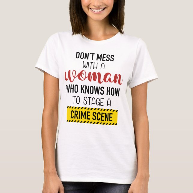 Mujer Que Sabe Organizar Camisetas En La Escena De (Anverso)