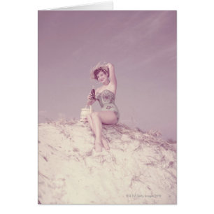 Mujer que se relaja en la playa