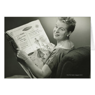 Mujer que se sienta en silla