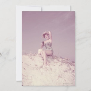 Mujer relajándose en la playa