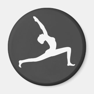 Mujer silueta blanca de yoga posando imanes redond