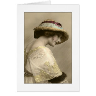 Mujer victoriana con traje de gorra y de abalorios
